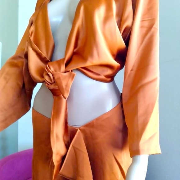 by Egreis 2 piece set. Heavy Satin material. Adjustable tie up crop top. NEW! - Picture 2 of 9